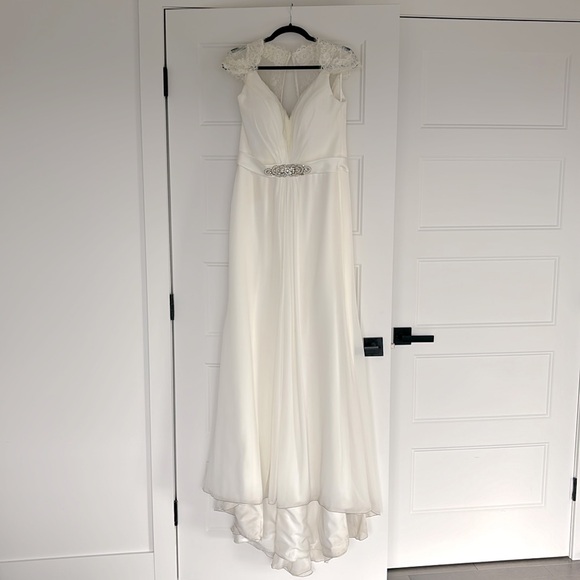 Lilian West wedding dress - Picture 2 of 10